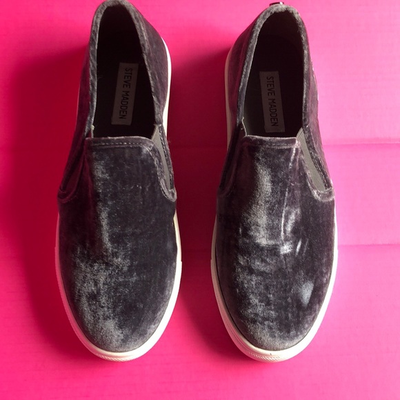 Steve Madden velvet slip on sneakers - Picture 2 of 5